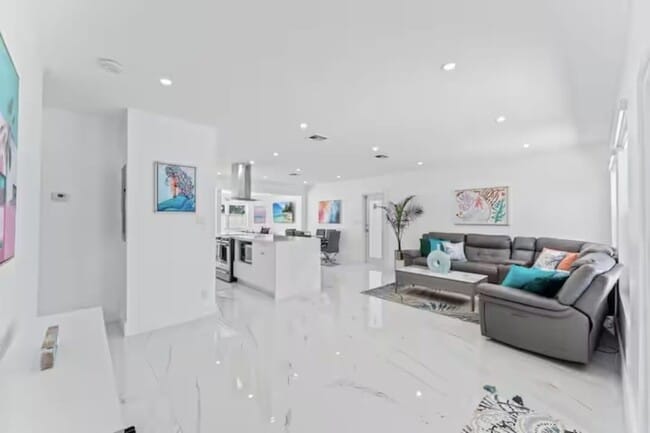 Photo - 1713 NE 7th Ter