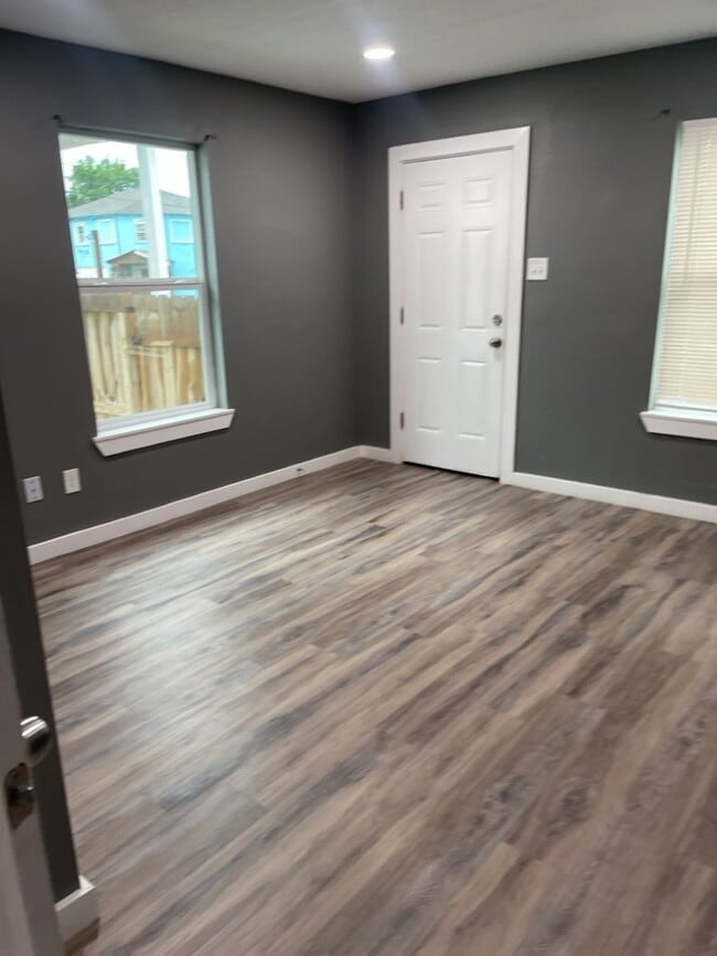 Photo - 2608 Mills St