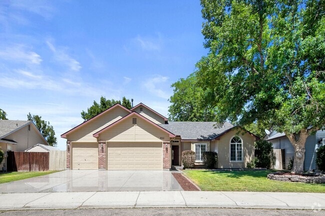 Building Photo - Discover this charming 4-bedroom, 2-bathro... Rental