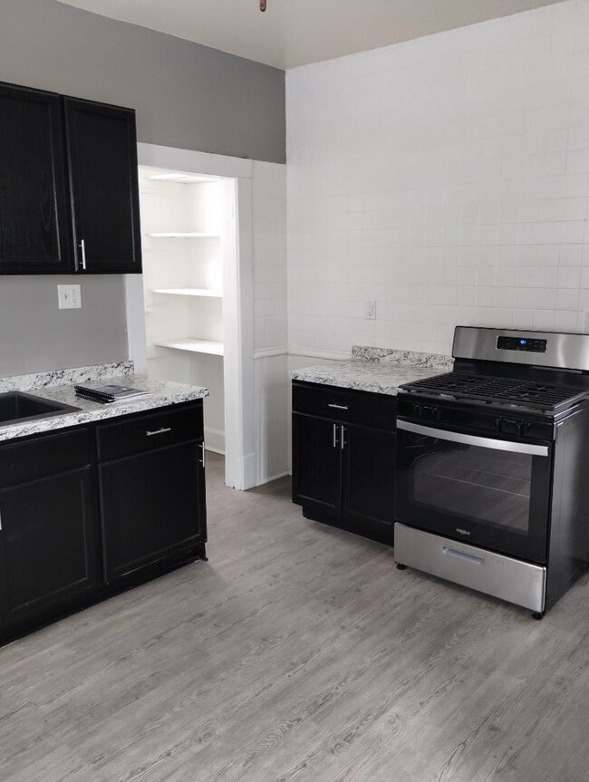 Photo - 2647 White St