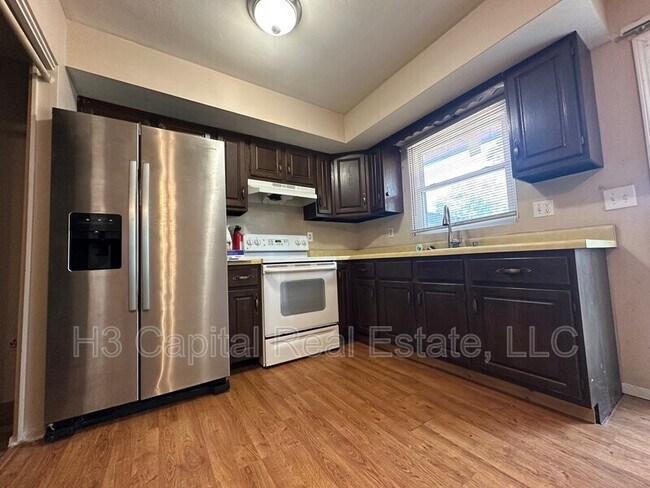 Photo - 109 E Poos Dr