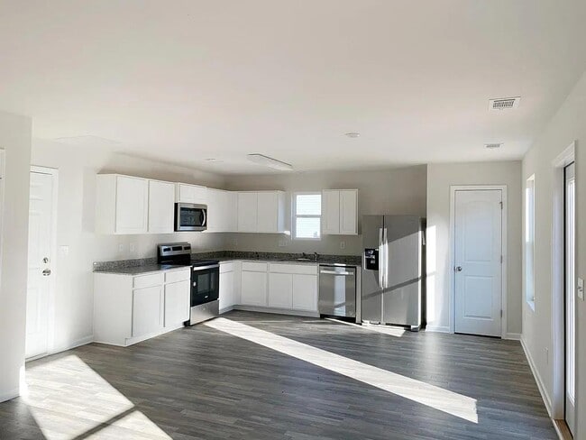 Photo - 142 Queens Cir