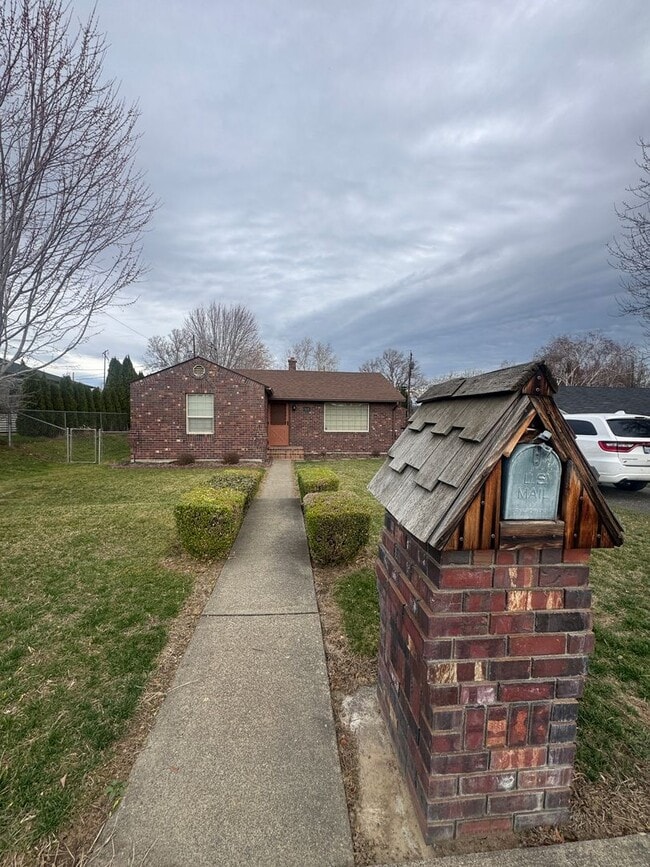 Photo - Non-refundable fee & security deposit total: $1850.00