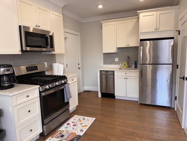 Building Photo - 93 George St Unit 1