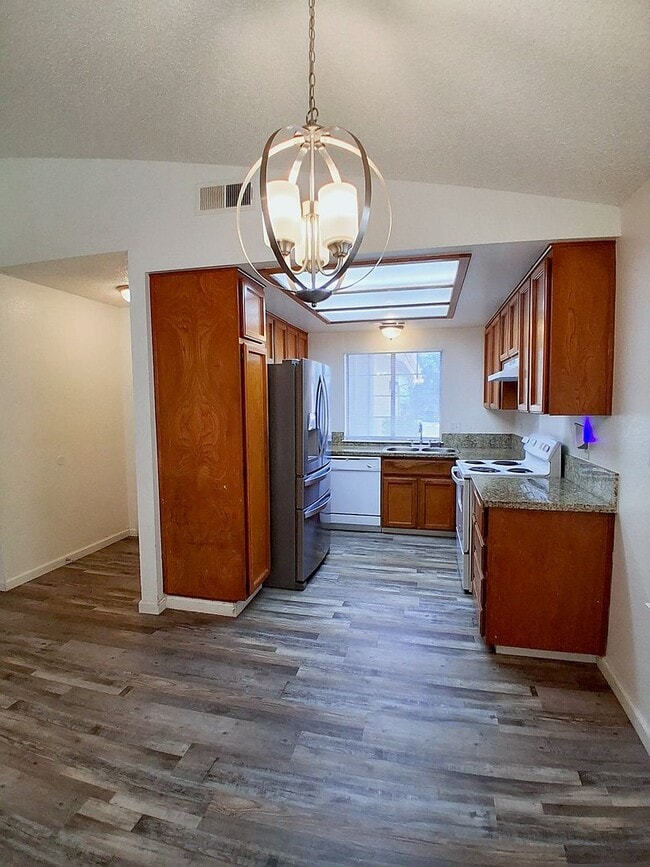 Photo - 2068 W Magill Ave