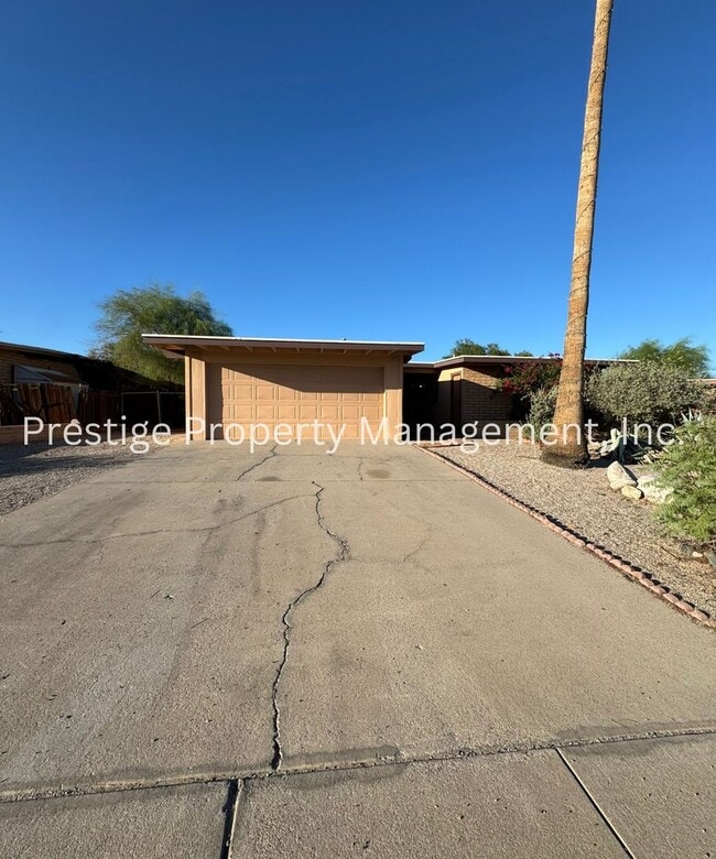 Photo - 3bd/2ba home tucked away in Northwest Tucs...