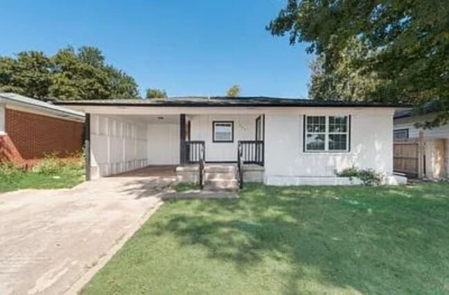 Photo - 725 W Brock St