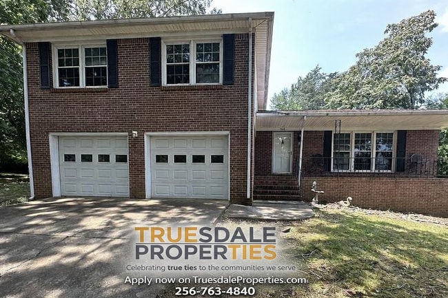 Building Photo - Spacious Brick split-level  home