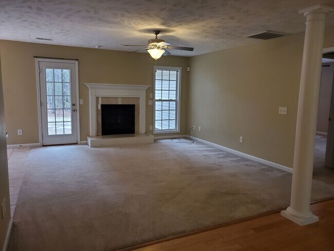 Photo - Beautiful 3 Bedroom, 2 Bath Home with Bonu...