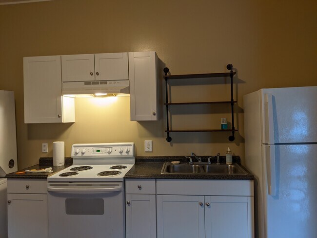 Great workspace - 312 Bowen St Unit A