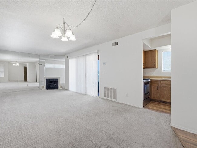 Photo - Breathtaking Mountain Views from Dual Balconies – Spacious 2 Bed / 2 Bath