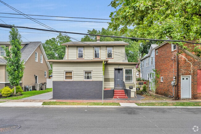 Building Photo - 647 N Delaware St Rental