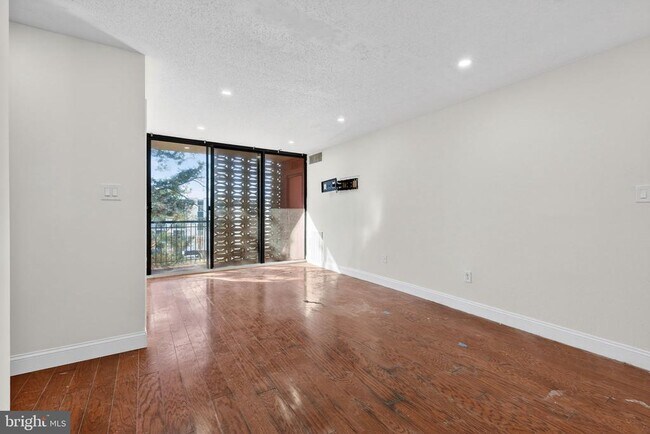 Photo - 16 S Van Dorn St Unidad 506