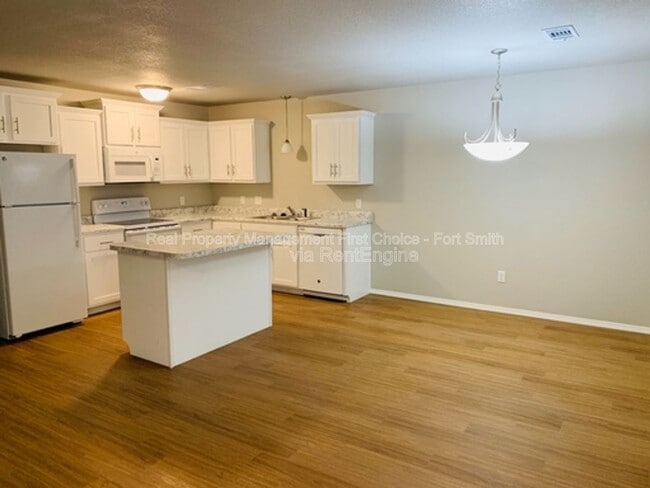 Photo - 2121 Ingalls Ln