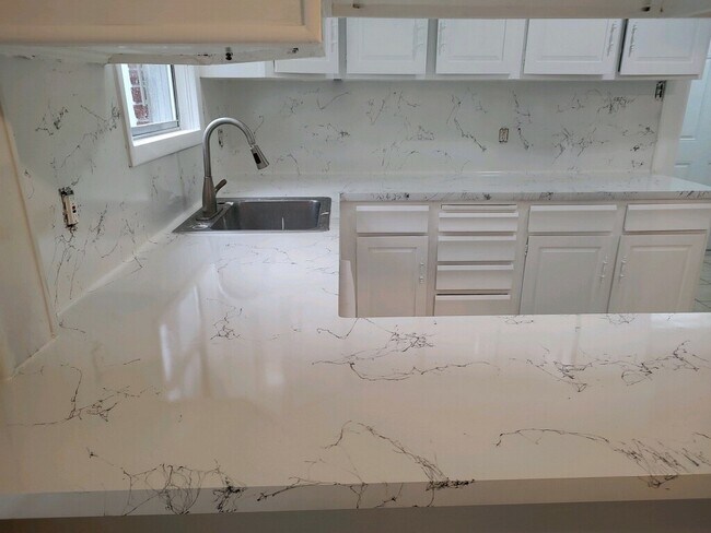 Photo - 2634 Peckham St