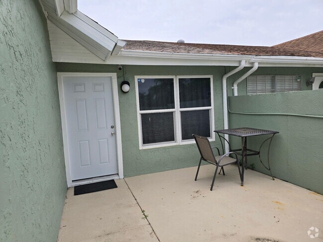 Building Photo - 1449 SE Larkwood Cir Rental