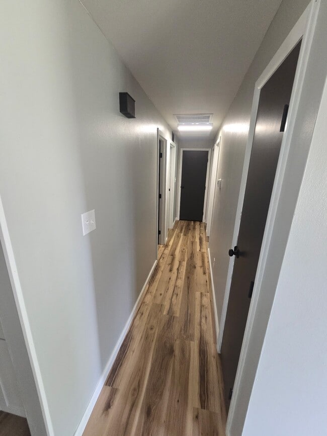 Photo - 5172 Saum St