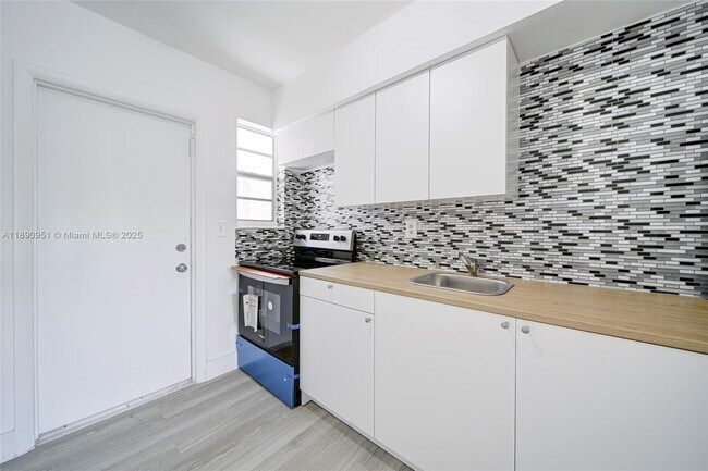 Photo - 6735 NW 2nd Ct Unidad 1
