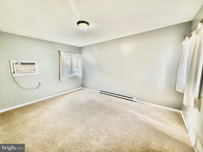 Photo - 720 W Glebe Rd Unit 2A