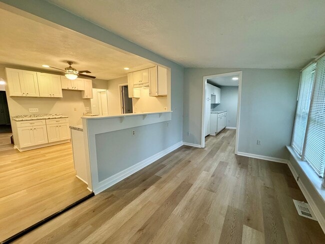 Photo - 612 Guy St NW