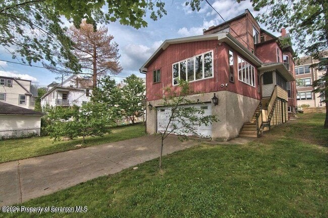 533 Quincy Ave
