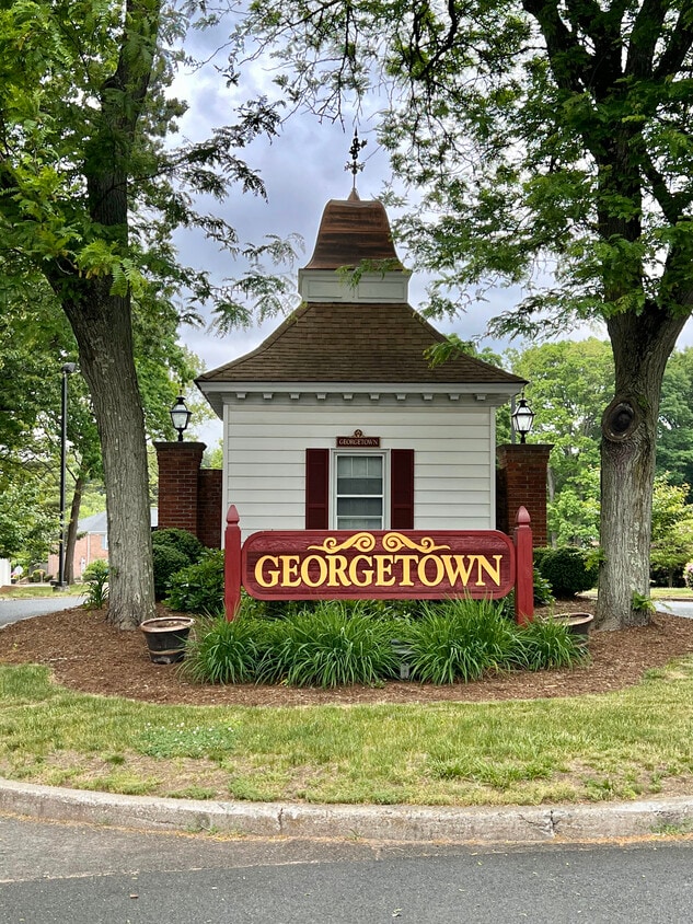 Photo - 65 Jamestown Dr (Springfield, MA)