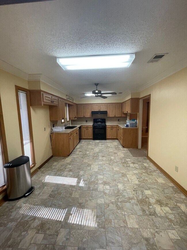 Photo - Gorgeous 3 Bedroom Home with Sunroom and Bonus Room!