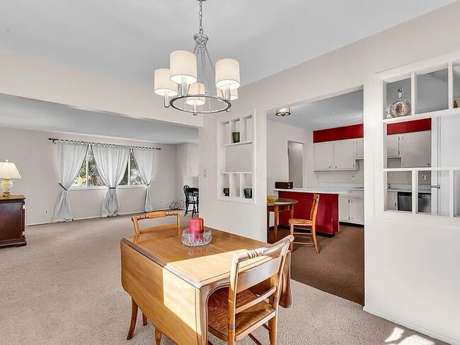 Photo - 300 Brookhaven Dr E