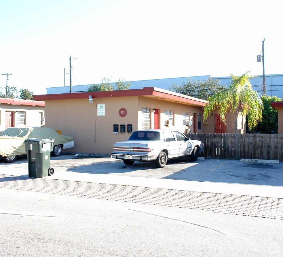 Photo - 109-113 SW 5th Ct