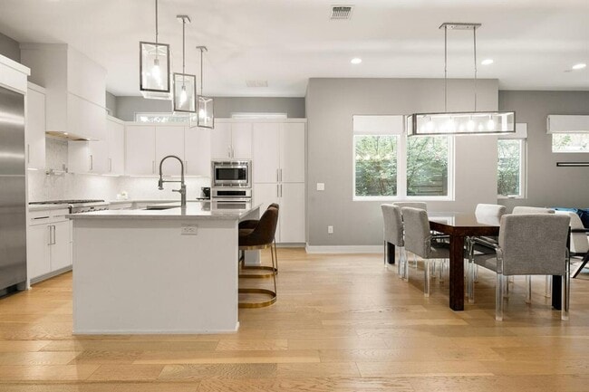 Photo - 1908 Kinney Ave