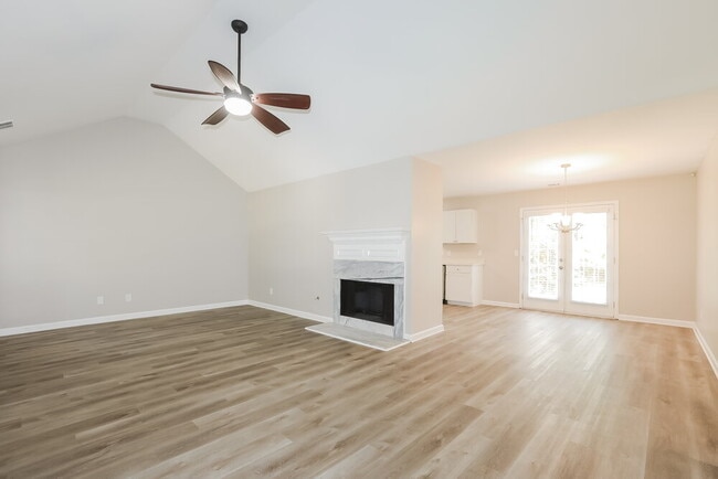 Photo - 2994 Raintree Dr SE