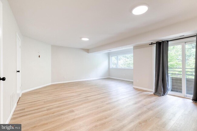 Building Photo - 6905 Jones View Dr Unit 3C Rental