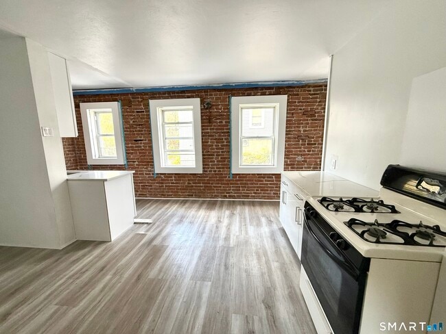Photo - 189 Daly Ave