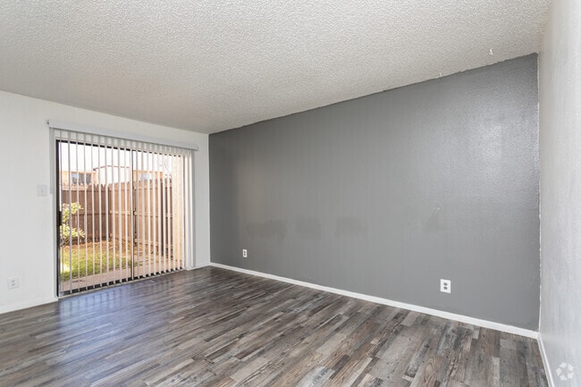 2BR, 2BA - 1056SF Living Room - Wildewood