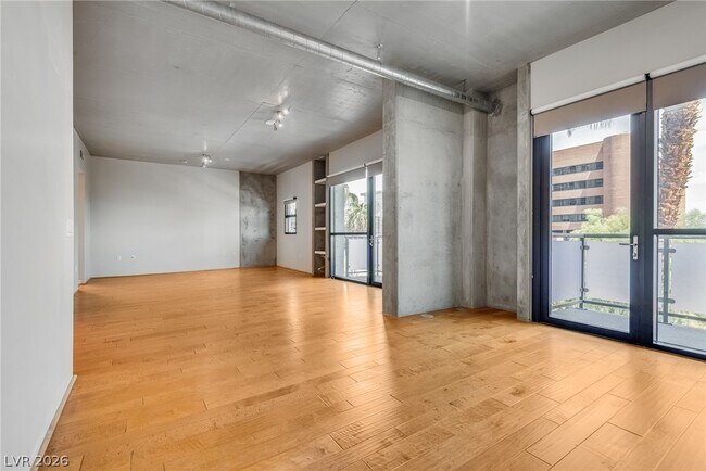 Building Photo - 353 E Bonneville Ave Unit 365