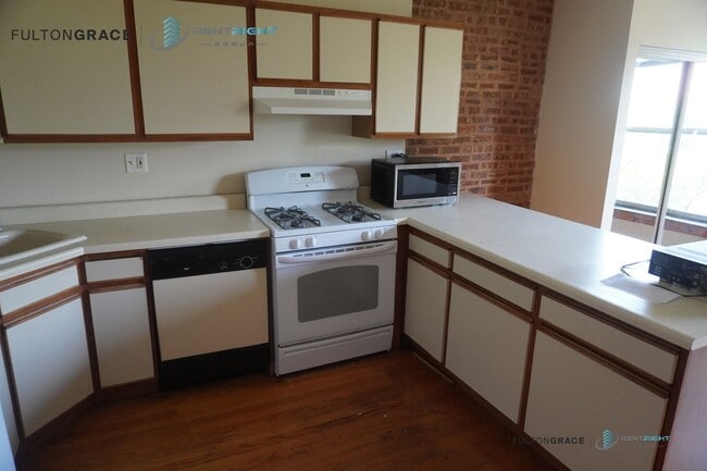 Photo - 1251 W Devon Ave