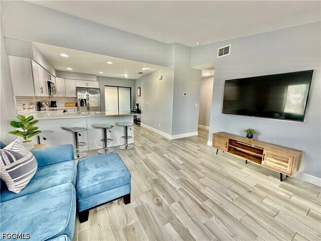 Photo - 4903 Vincennes St Unit 210