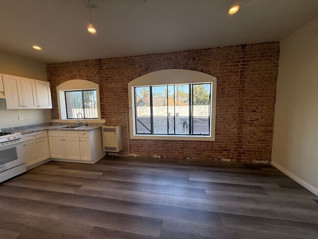 772 S Boyle Ave Unit 104