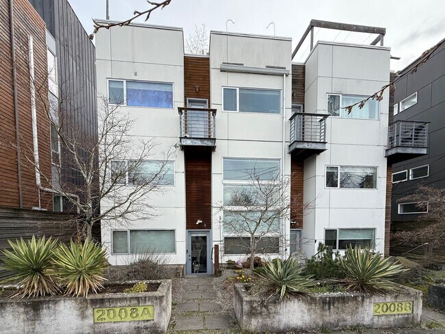 2010 14th Ave S
