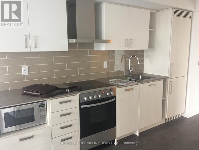 Photo - 125 Redpath Ave Unité 2605