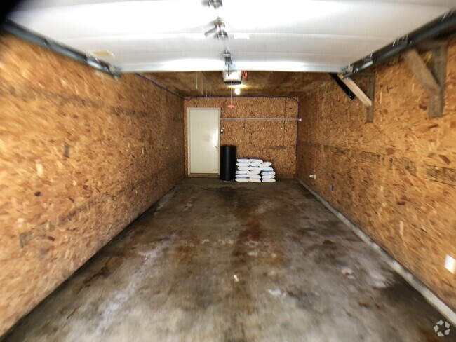 Building Photo - 637 Spruce Holw Rental