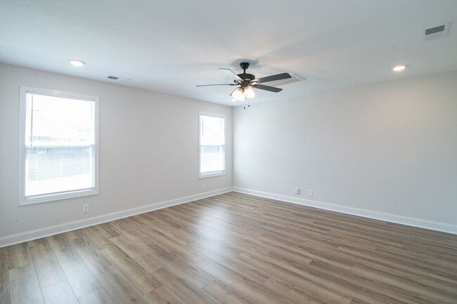 Photo - 433 Pomeroy Dr