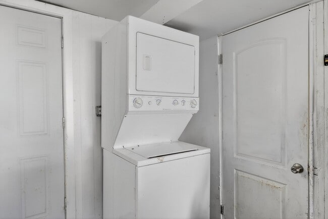 Photo - 13812 Kanawha Ave