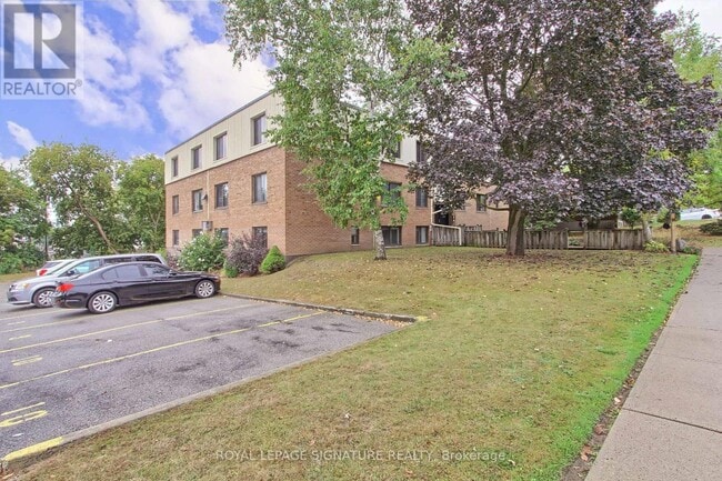 Photo - 136 Scanlon Ave Unité 12