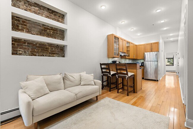 Building Photo - 805 Park Ave Unit 1R
