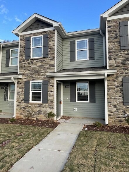 1022 Peony Ln