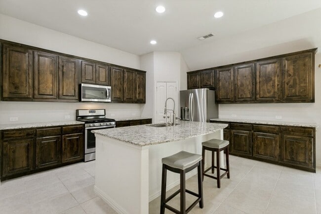 Photo - 531 Catherine Ln