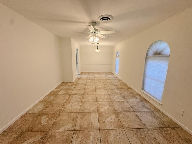 Photo - 504 Berkshire Ln