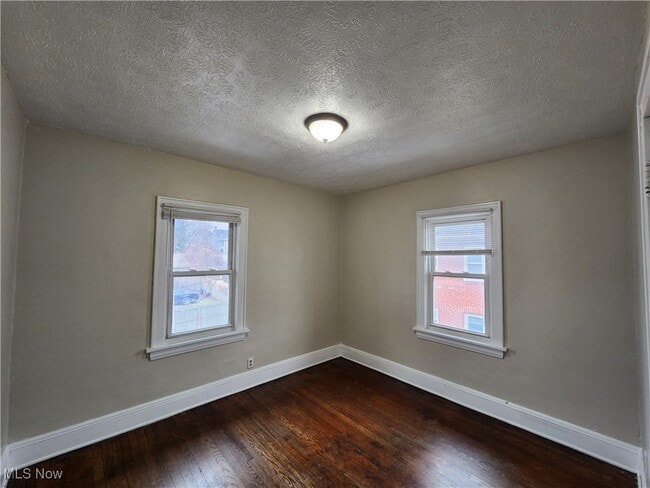 Building Photo - 529 E Cuyahoga Falls Ave Unit 4
