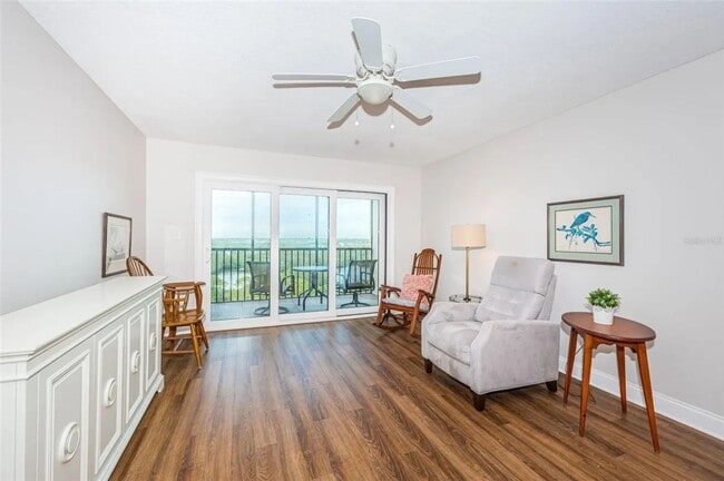 Photo - 5400 Park St N